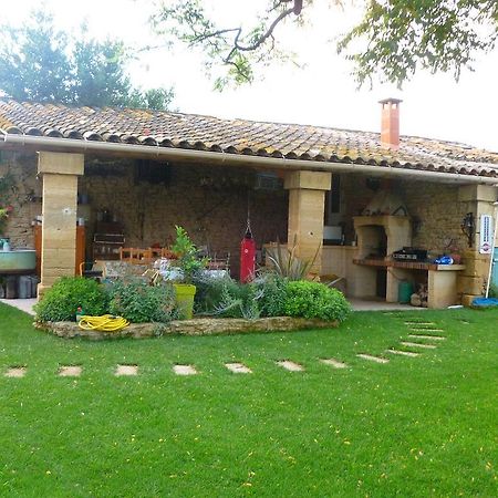 Les Croisees Bed and Breakfast Castillon-du-Gard Exterior foto