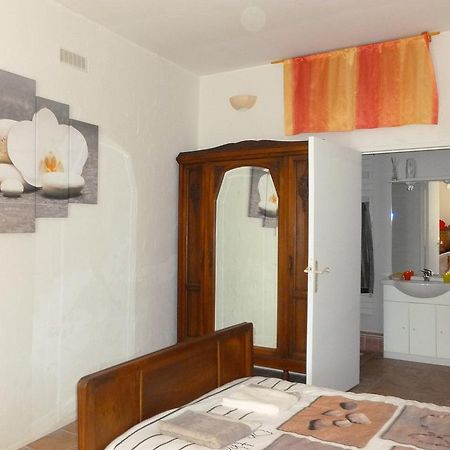 Les Croisees Bed and Breakfast Castillon-du-Gard Exterior foto