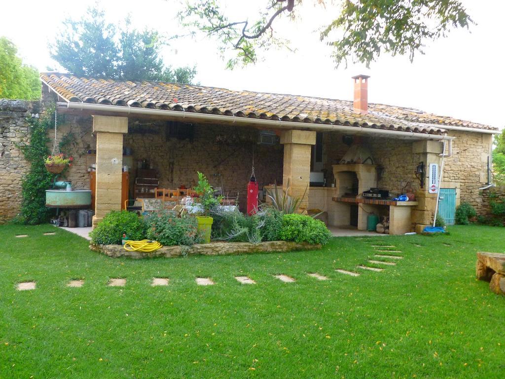 Les Croisees Bed and Breakfast Castillon-du-Gard Exterior foto