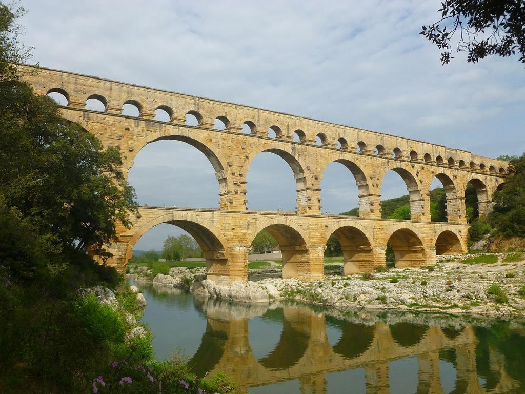 Les Croisees Bed and Breakfast Castillon-du-Gard Exterior foto