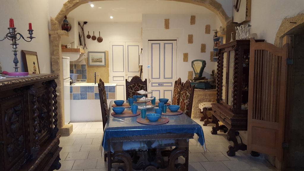 Les Croisees Bed and Breakfast Castillon-du-Gard Exterior foto