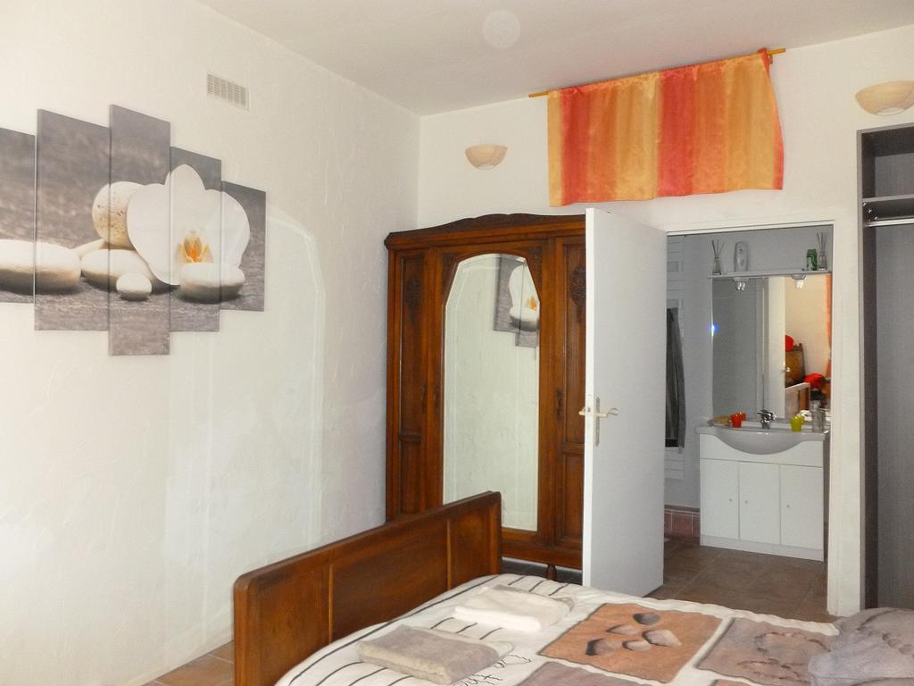 Les Croisees Bed and Breakfast Castillon-du-Gard Exterior foto